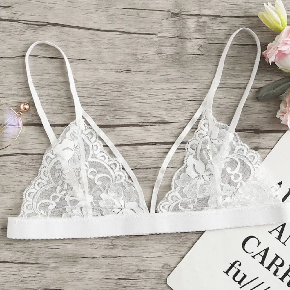 ‫Harness Lace Bralette